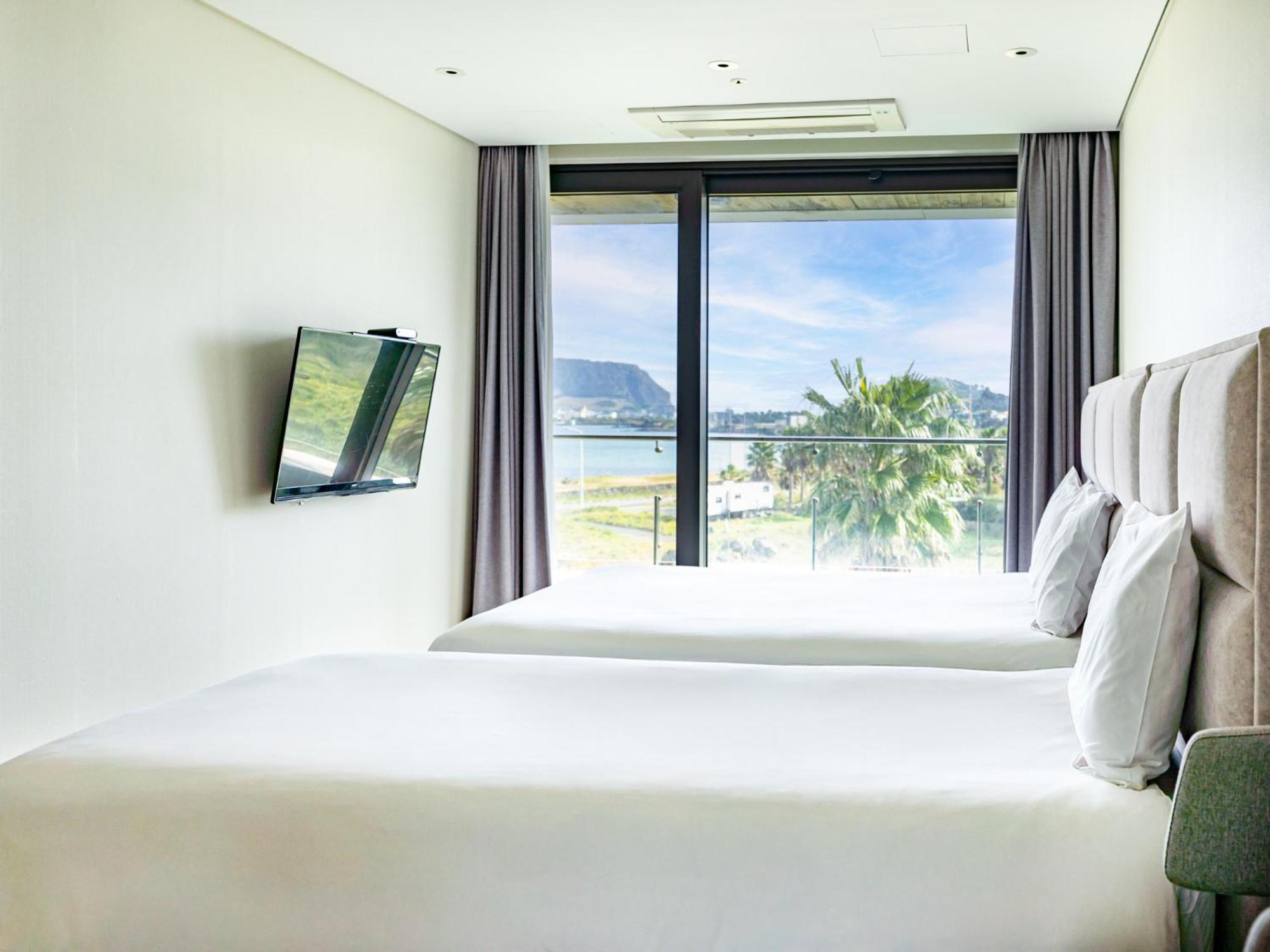 Jeju Attirance Hotel & Poolvilla Seogwipo Exterior photo