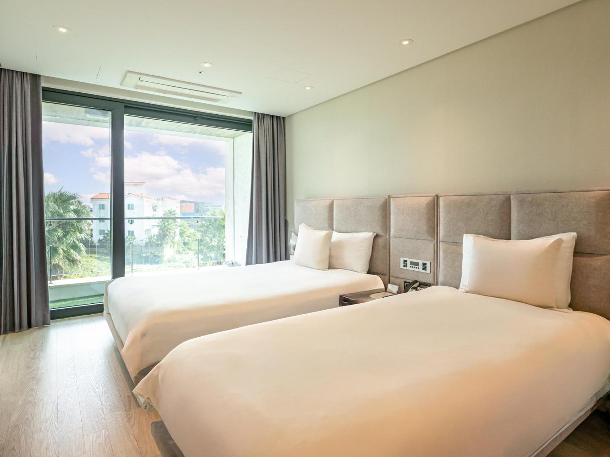 Jeju Attirance Hotel & Poolvilla Seogwipo Exterior photo