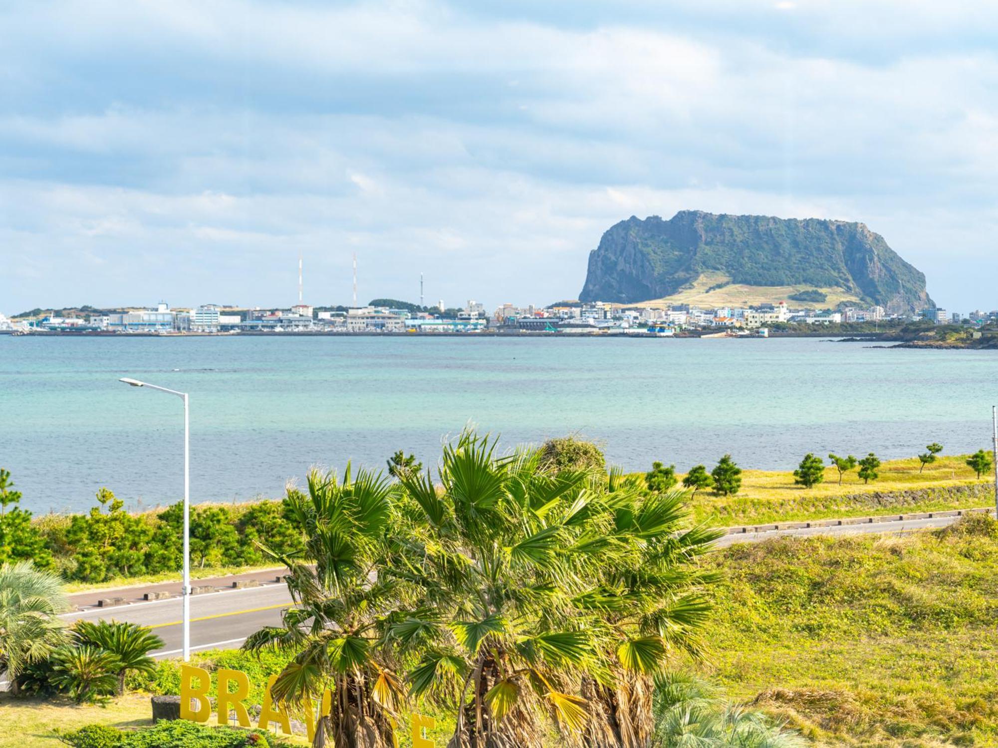 Jeju Attirance Hotel & Poolvilla Seogwipo Exterior photo